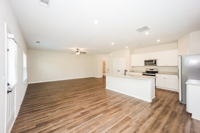Building Photo - 486 Samara Ct