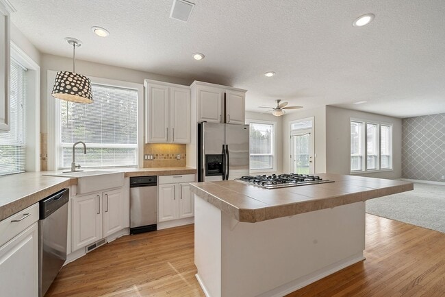 Building Photo - 2284 NW Wheatfield Way