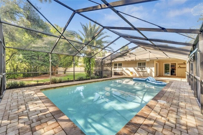 Building Photo - 755 Oak Terrace