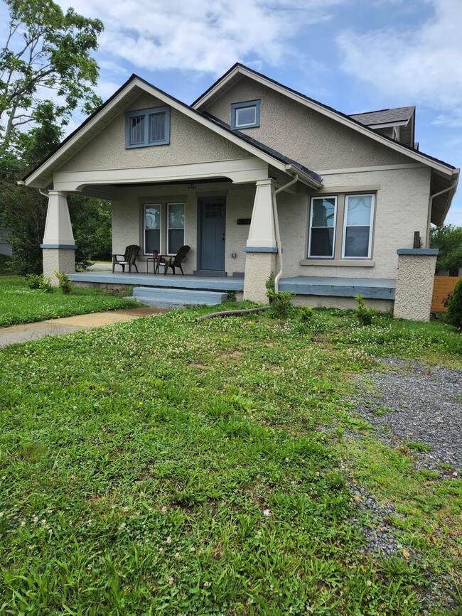 Primary Photo - Beautifully Renovated Home Walkable to Dow...