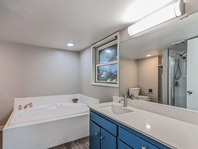 Building Photo - **Move-In Special** Move in ready 3 bed 1 bath home w/main level bedroom