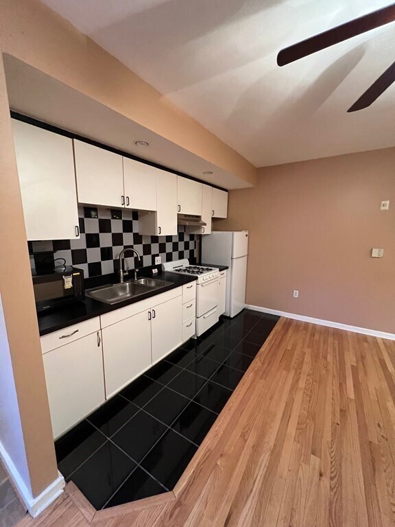 Building Photo - 373 Dorchester St