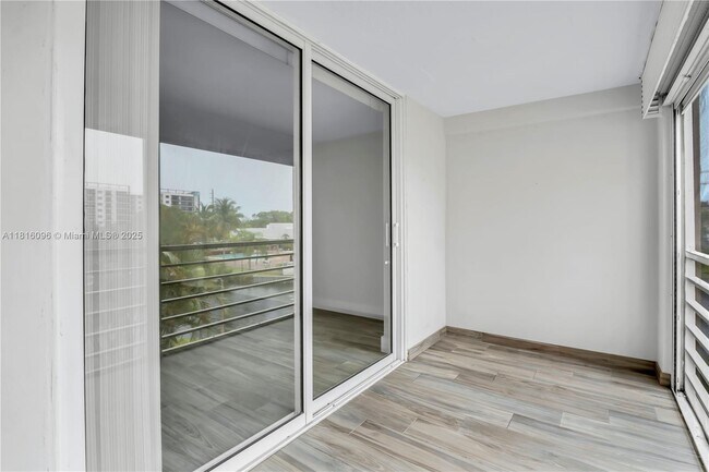 Building Photo - 505 E Dania Beach Blvd