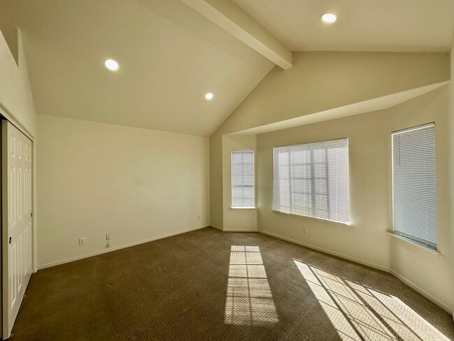 Building Photo - 39836 Potrero Dr