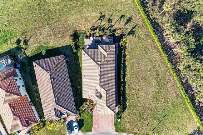 Building Photo - 2322 5th St E