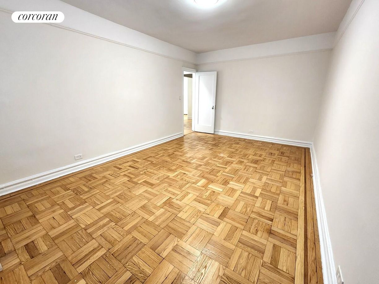 Building Photo - 3900 Greystone Ave