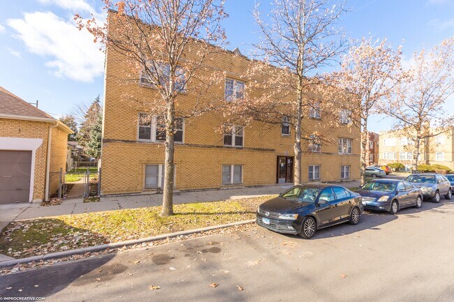 Primary Photo - 3318 N Leclaire Ave