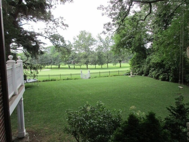 Building Photo - 115 Aspen Ave