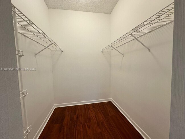 Building Photo - 840 Cypress Park Way