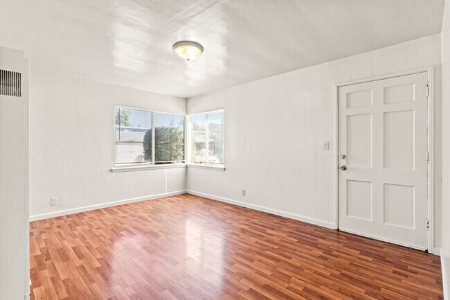 Building Photo - Renovated 1-Bedroom with Gated Parking & Garbage Paid!