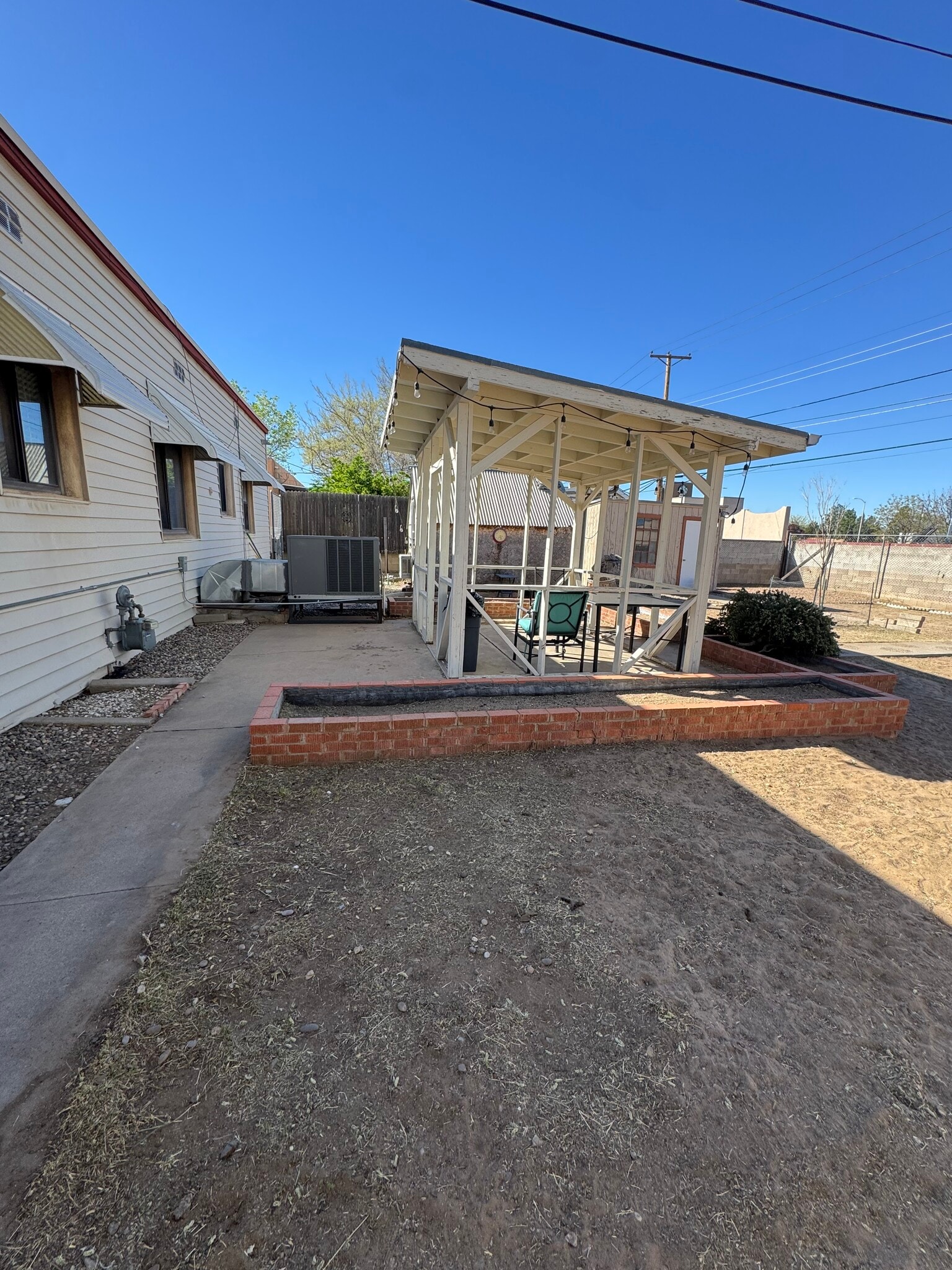 Building Photo - 2113 Madeira Dr NE