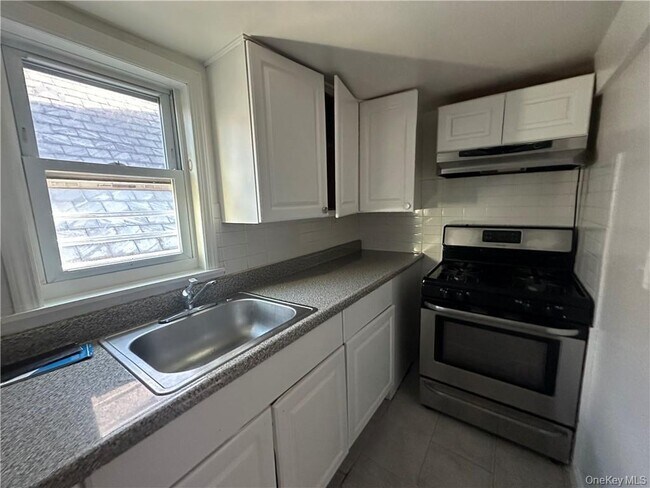 Building Photo - 106 Saratoga Ave