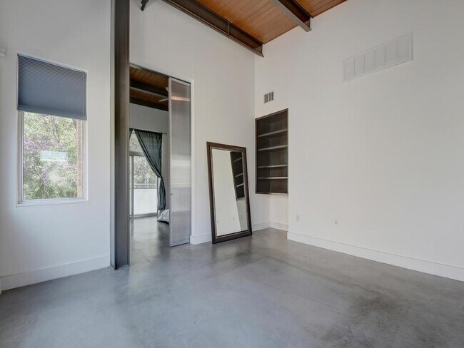 Building Photo - 2205 N Lamar Blvd