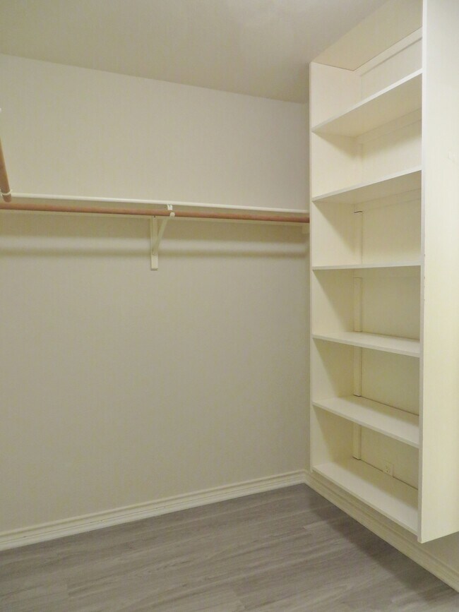 Building Photo - 117 Pecos Ct