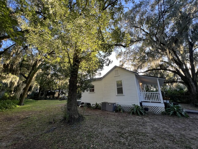Building Photo - 581 Live Oak St