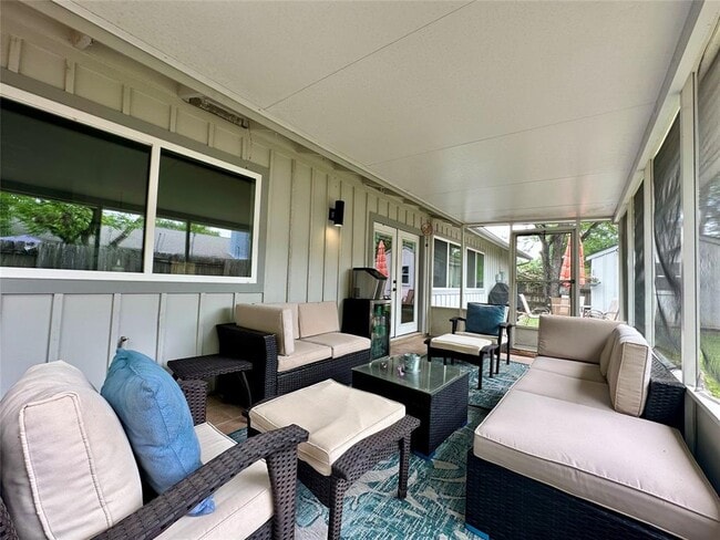 Building Photo - 2715 Alderwood Dr