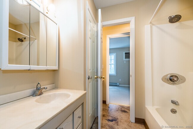Building Photo - 16 Brantwood Dr
