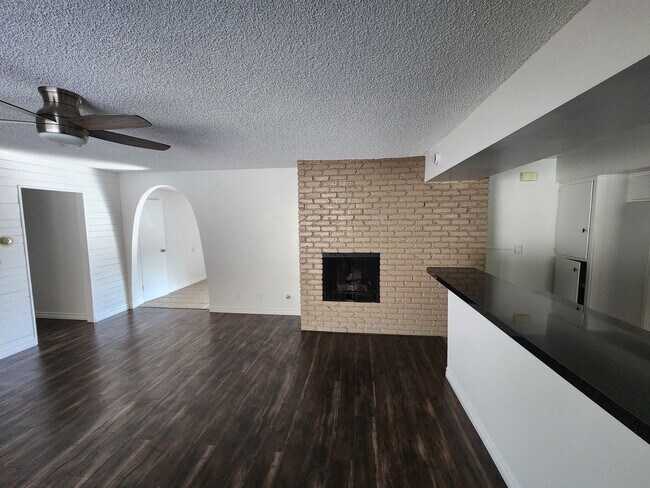Building Photo - Beautiful Newly Renovated 3 Bedroom 2 Bath...