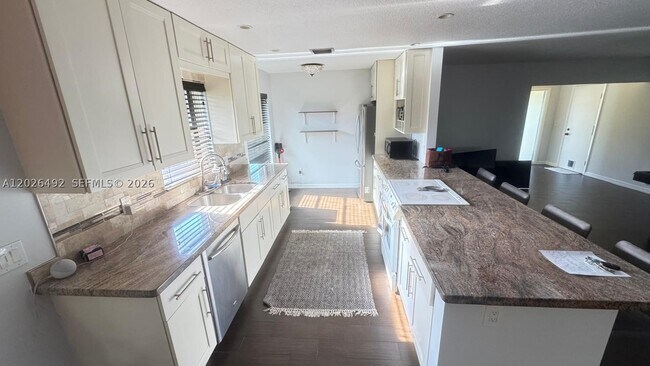 Building Photo - 2736 Carnation Ct