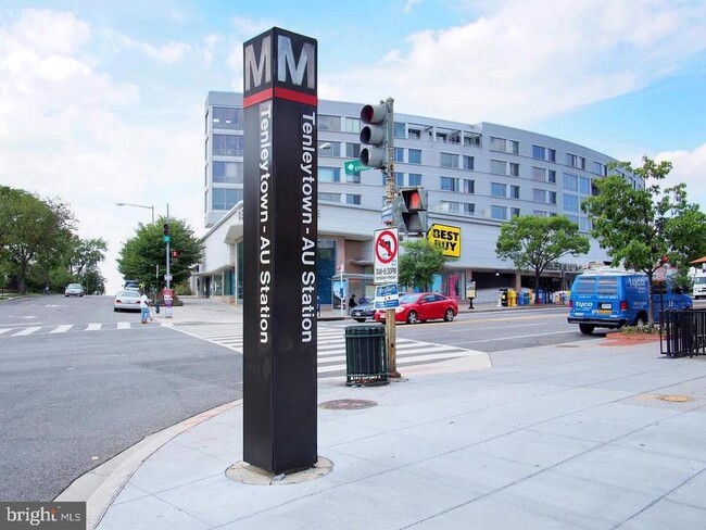 Building Photo - 4101 Albemarle St NW