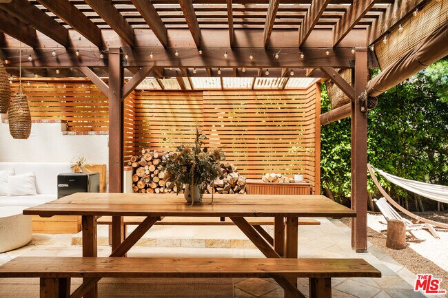 Building Photo - 26237 Fairside Rd