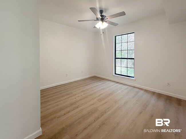 Building Photo - 10080 Bay Haven Dr