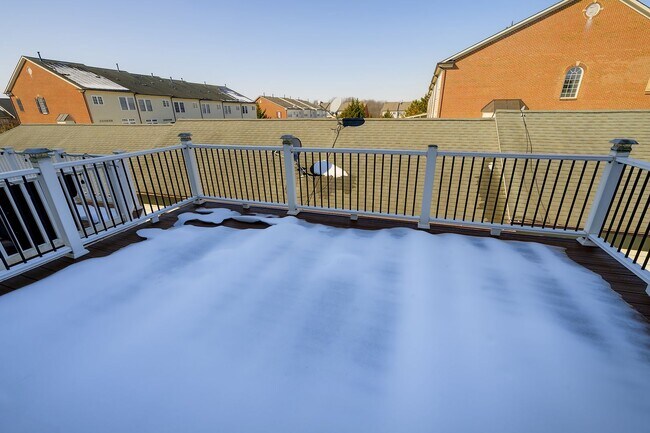 Building Photo - Luxury Living in the Villages of Urbana