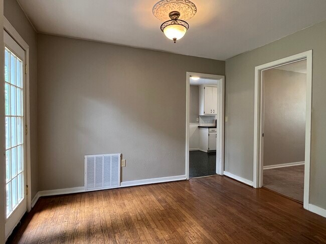 Dining Room - 2129 W Arrowhead Dr