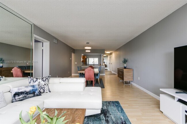 Building Photo - 4020 Crystal Lake Dr