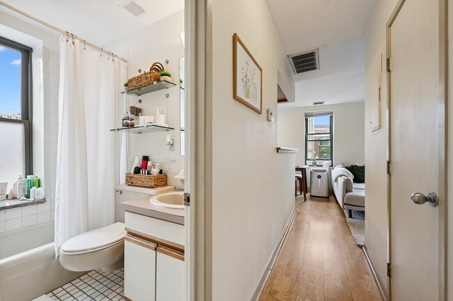 Building Photo - 5 Grove St