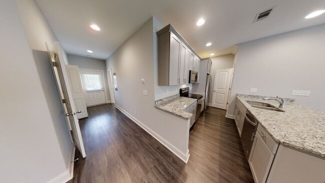 Building Photo - Pristine 3 Bedroom Unit at Eagle Ridge Tow...