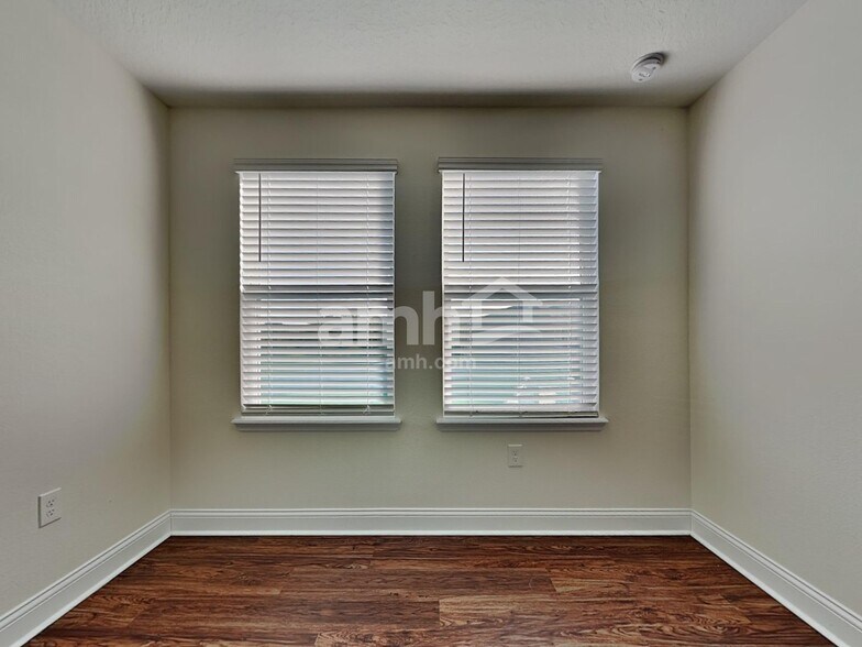 Building Photo - 954 Summer Stone Lp