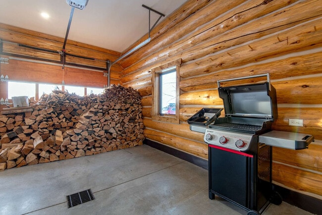 Building Photo - 1330 Larsen Ln