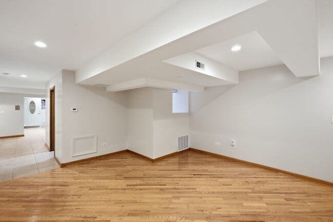 Building Photo - 5203 S Woodlawn Ave