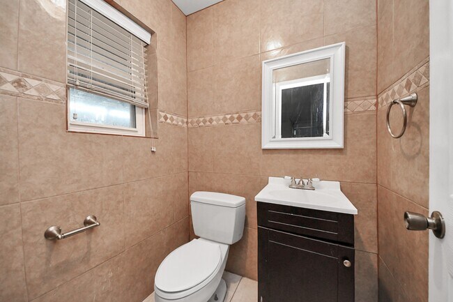 Building Photo - 4402 Ludwig Ln