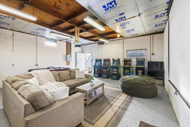 Building Photo - 3576 Portage Point Blvd