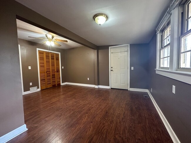 Building Photo - 3 Bdrm/1 Bath Brick Home  Kingsport TN