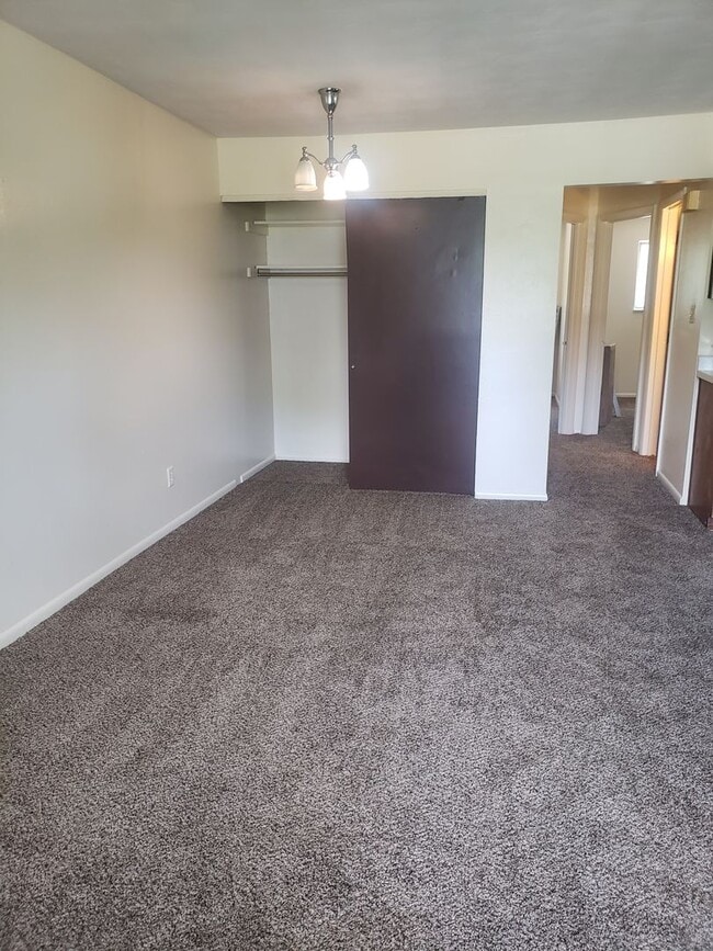 Building Photo - 2 BR Upper Apartment Near Purdue University