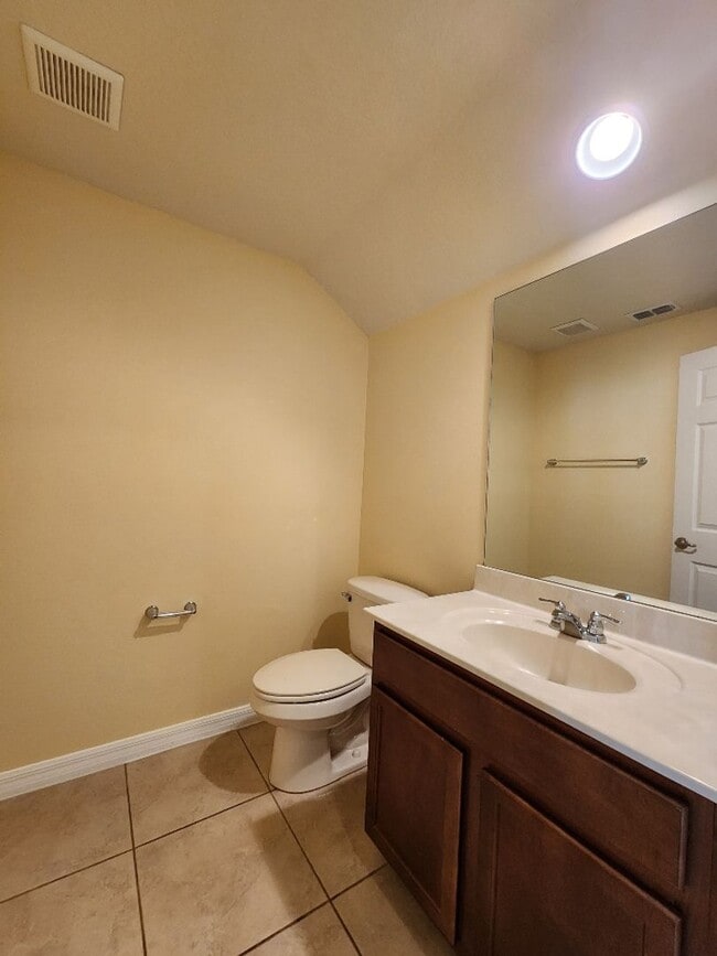 Building Photo - Gorgeous 3-Bedroom, 2.5-Bathroom Townhome in Orlando
