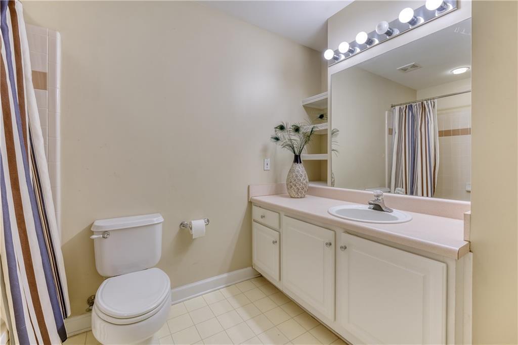 Building Photo - 1101 Juniper St NE