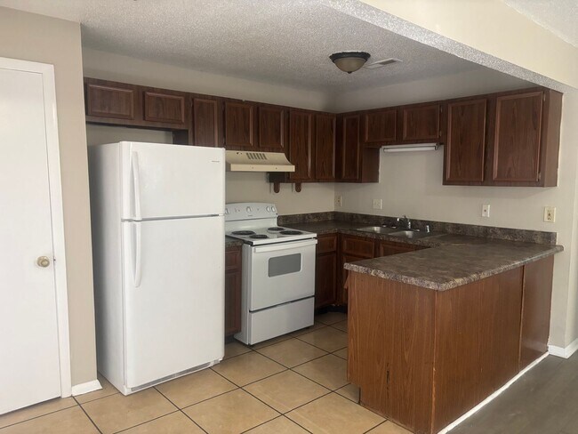 Building Photo - 3925 Highridge Dr SW