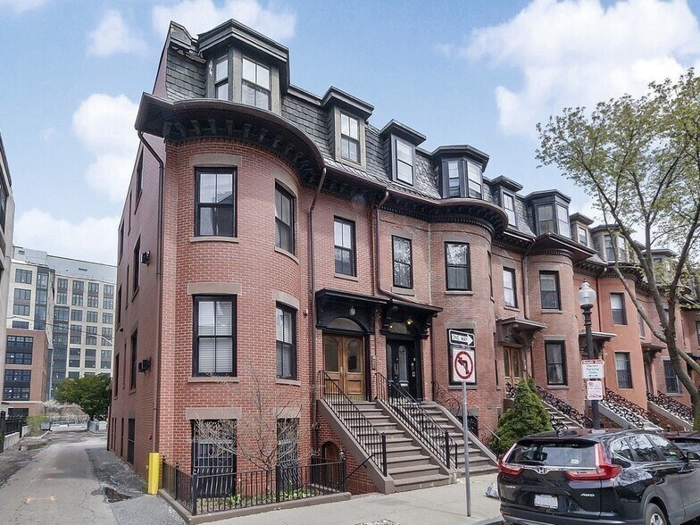 Building Photo - 70 E Brookline St