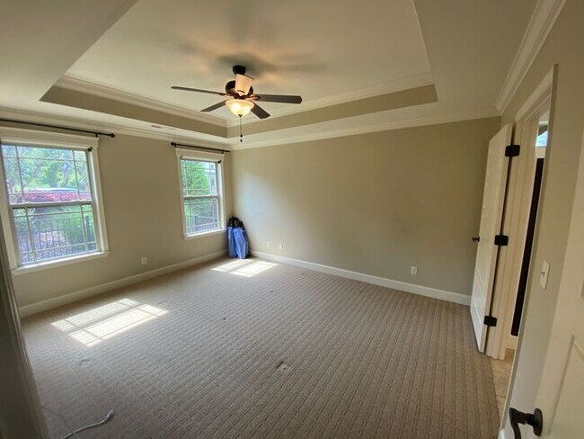 Building Photo - Now Offering ONE-MONTH FREE as Move-in Cre...