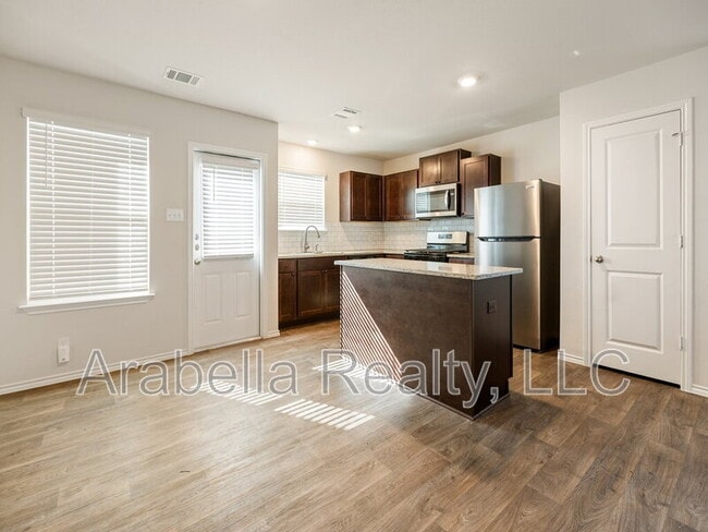 Building Photo - 6510 Vivaldi Isle