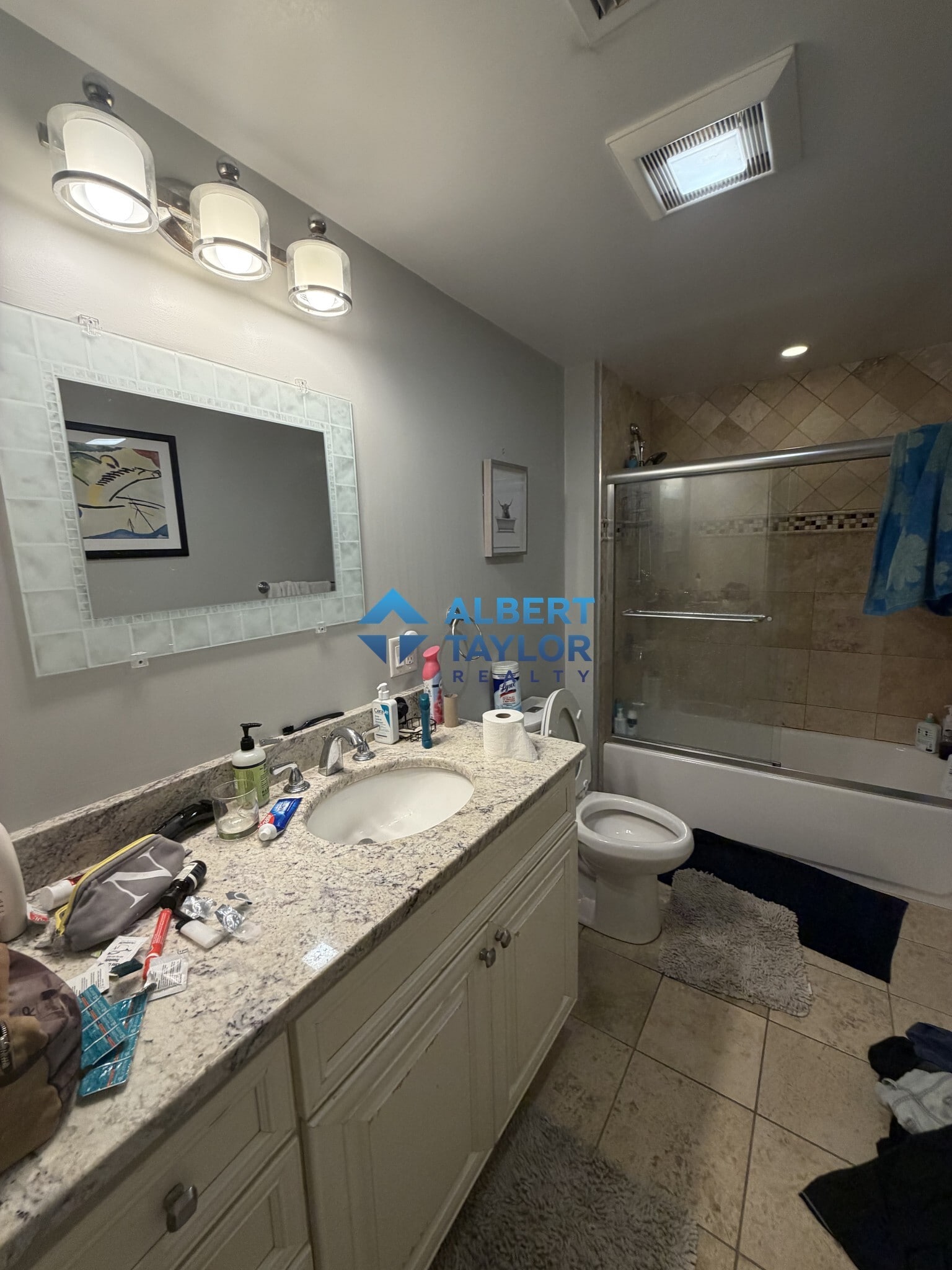 Building Photo - 632 E 2nd St