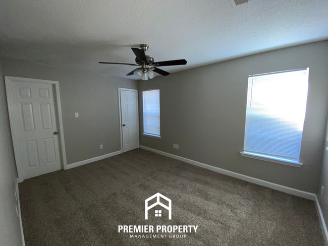 Building Photo - 4870 Royal Run Dr