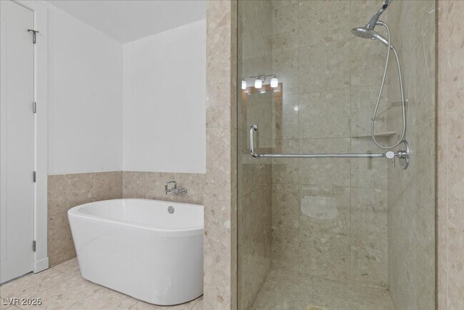 Building Photo - 4525 Dean Martin Dr