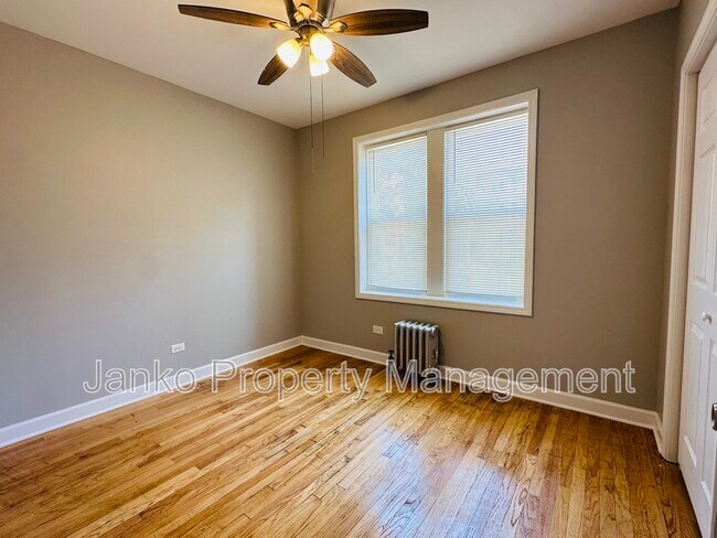 Building Photo - 644 N Mayfield Ave