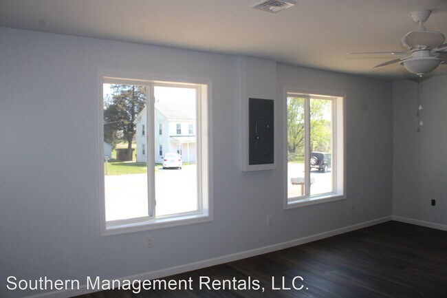 Building Photo - 2 br, 1 bath House - 490 A Windsor Rd