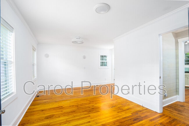 Building Photo - 3338 Eastway Dr